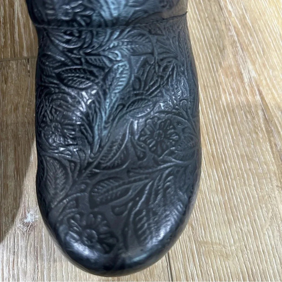 Dansko XP 2.0 Women’s Black Floral Tooled Clog Size 40 (EU), 9.5-10 (US) GUC - Picture 4 of 12